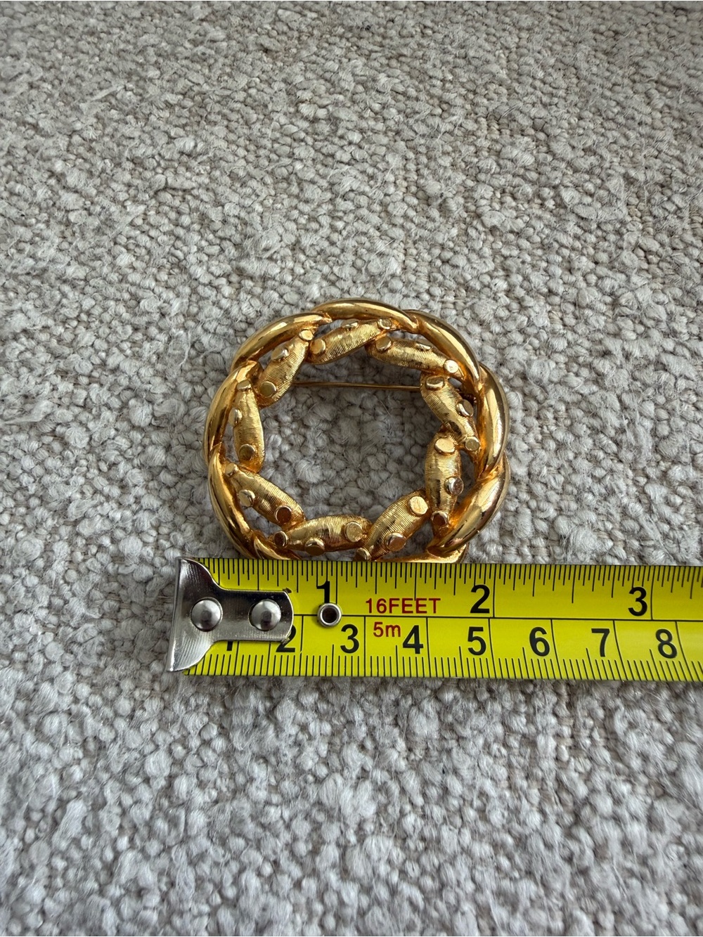 Vintage 80s Sphinx Gold Woven Circle Wreath Brooch - Picture 5 of 5